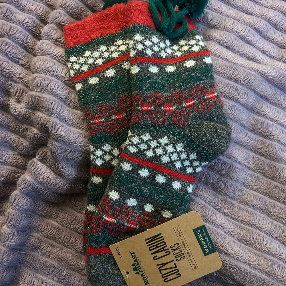 Cozy Cabin Women's Socks - Green and Red